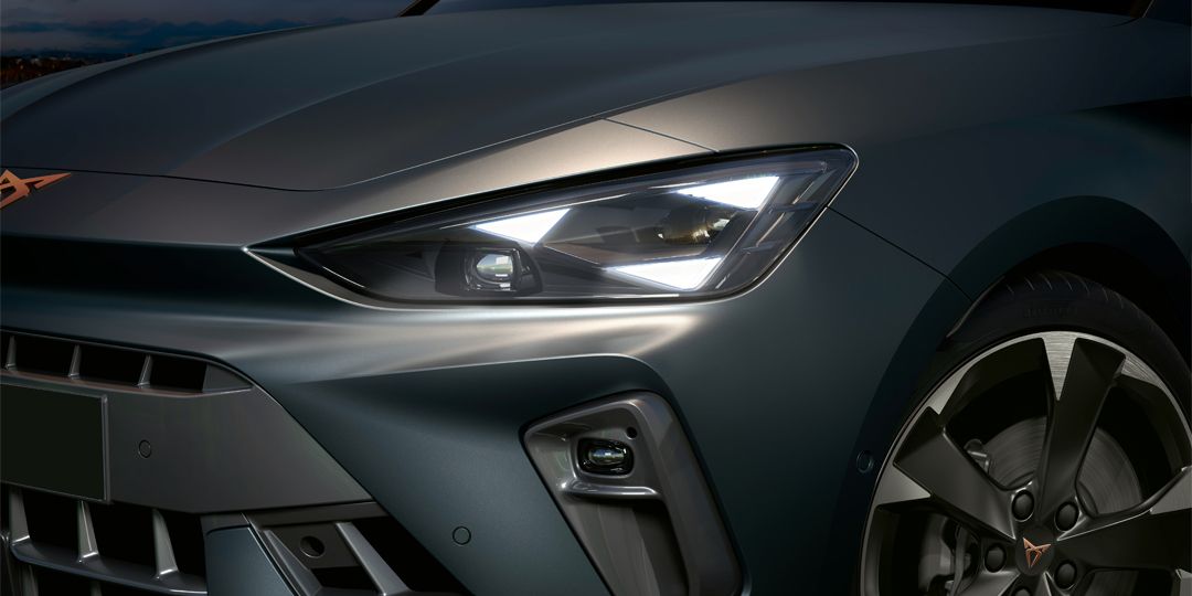 zoom in view of CUPRA Leon headlight