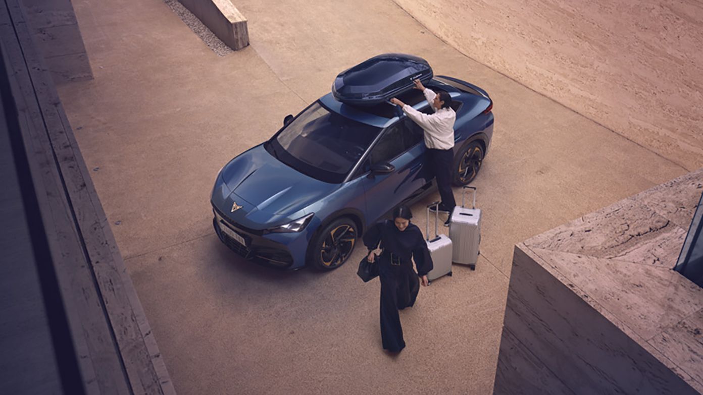A couple unloading their luggage from CUPRA Tavascan