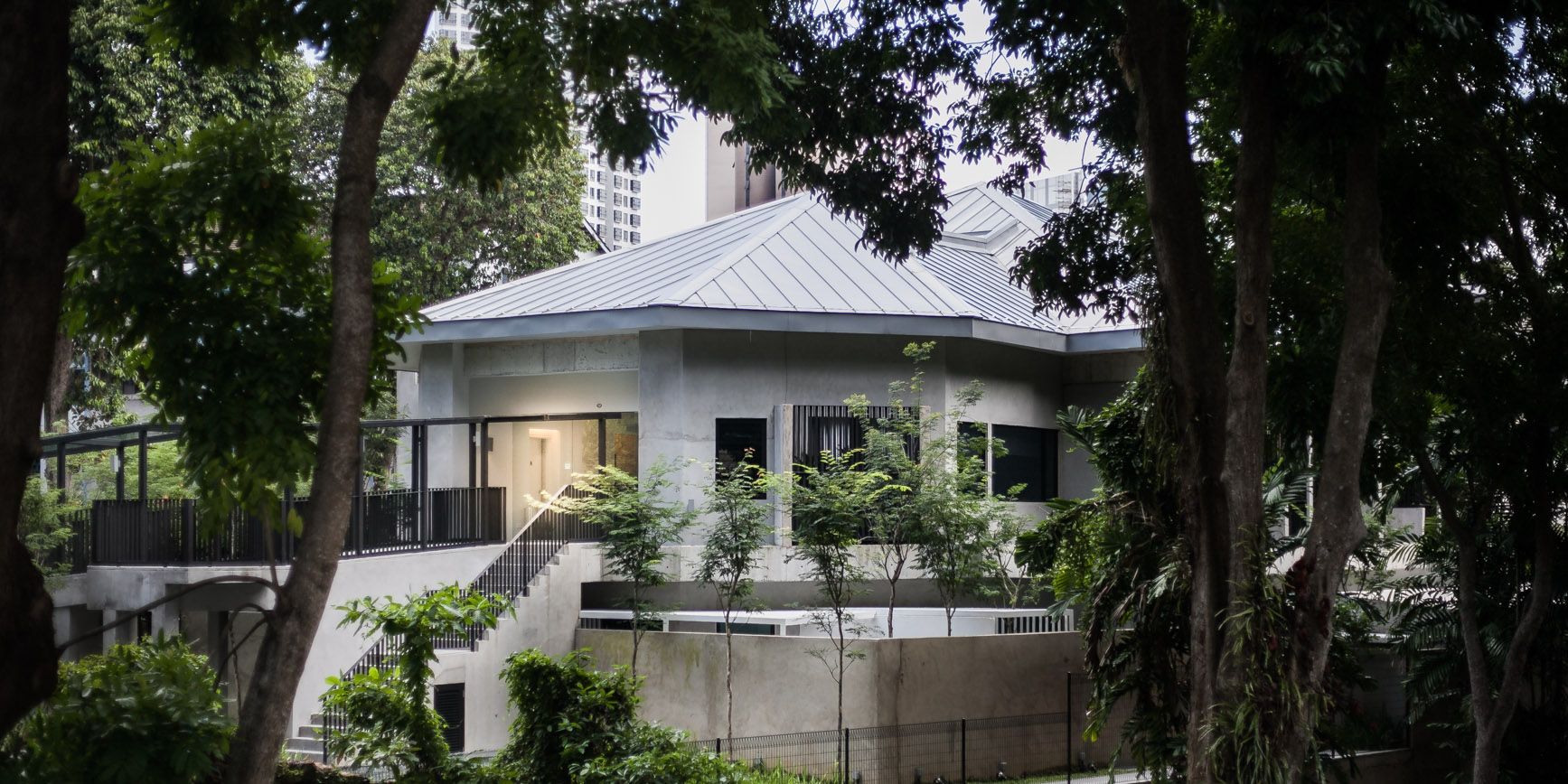 Lloyd's Inn garden in Singapore