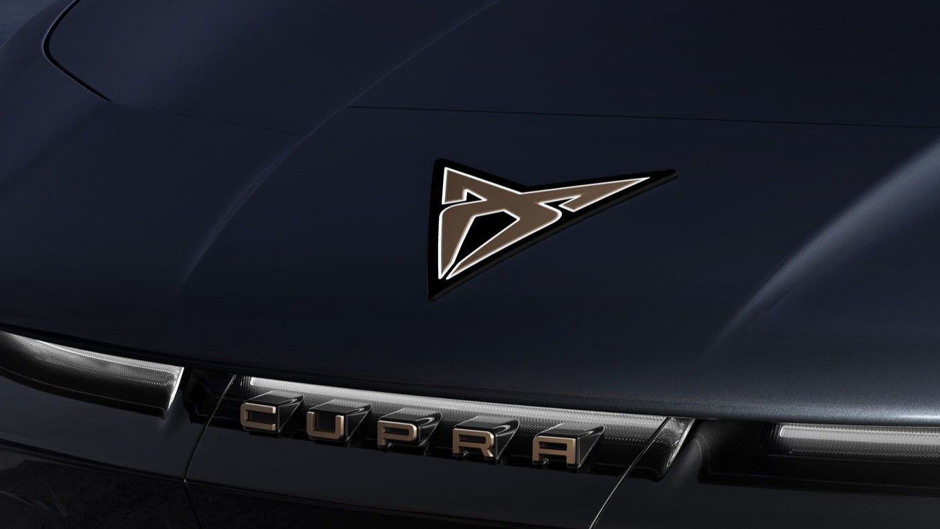 Close up shots of CUPRA Tavascan illuminated logo