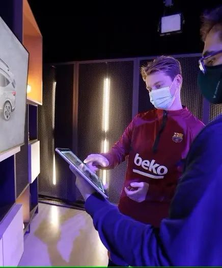 Barça players customising their CURA Leon, Terramar and Formentor
